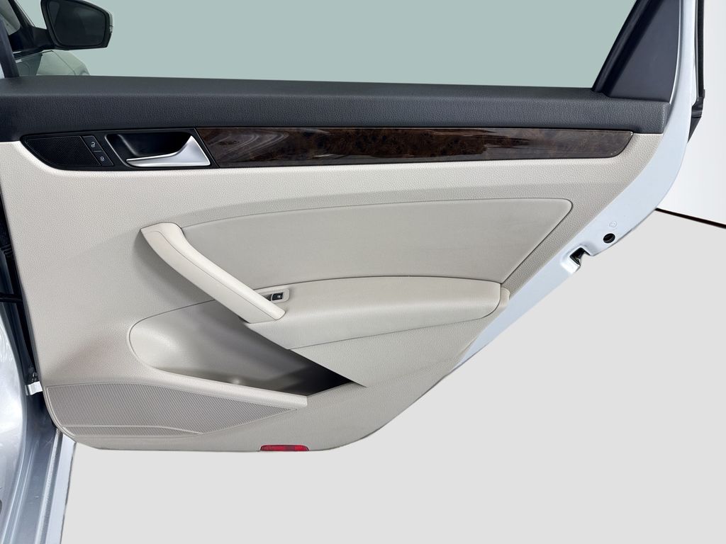 Thumbnail: 2015 Volkswagen Passat - 26