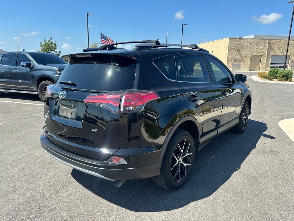 Thumbnail: 2018 Toyota RAV4 - 3