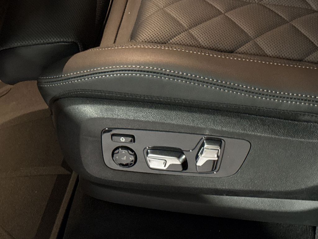 Thumbnail: 2026 BMW X5 - 12