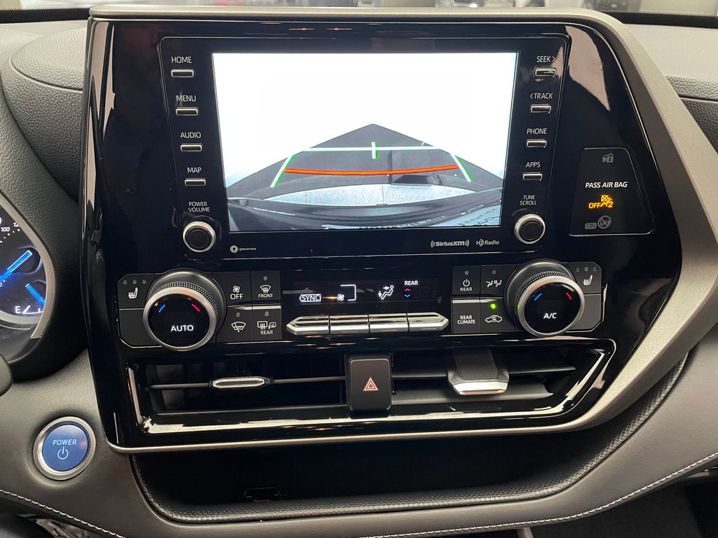 Thumbnail: 2020 Toyota Highlander - 29