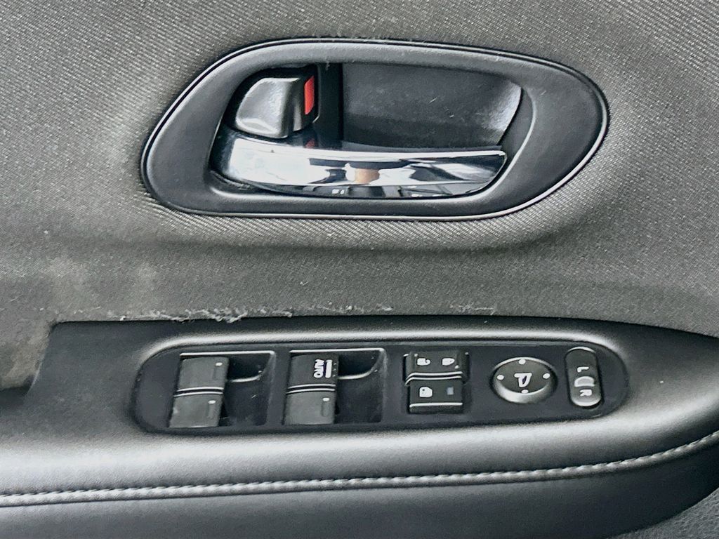 Thumbnail: 2019 Honda HR-V - 21