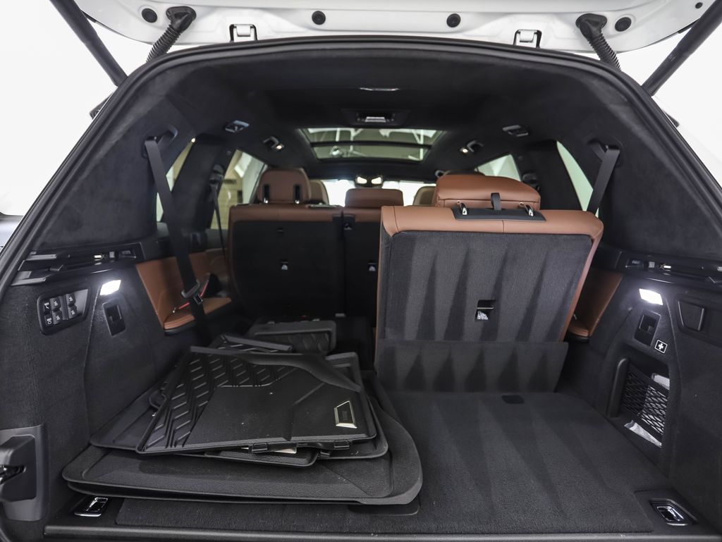 Thumbnail: 2023 BMW X7 - 28