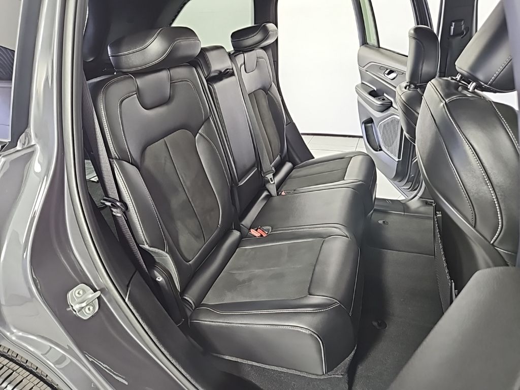 Thumbnail: 2022 Jeep Grand Cherokee - 19