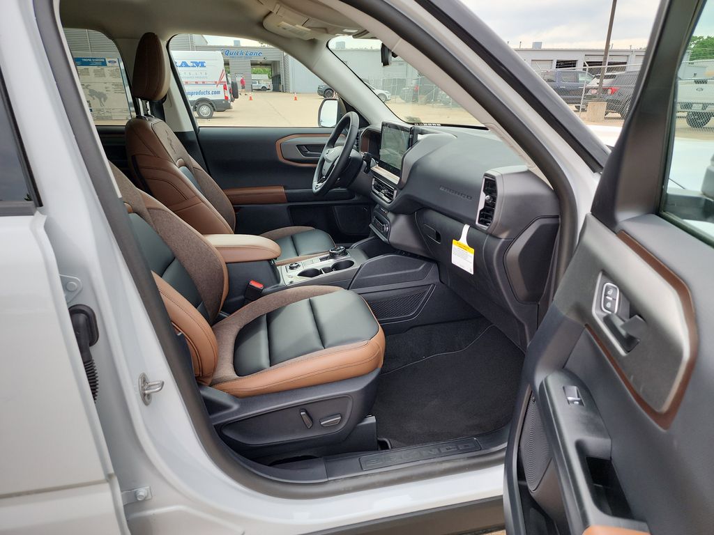 2025 Ford Bronco Sport Outer Banks photo