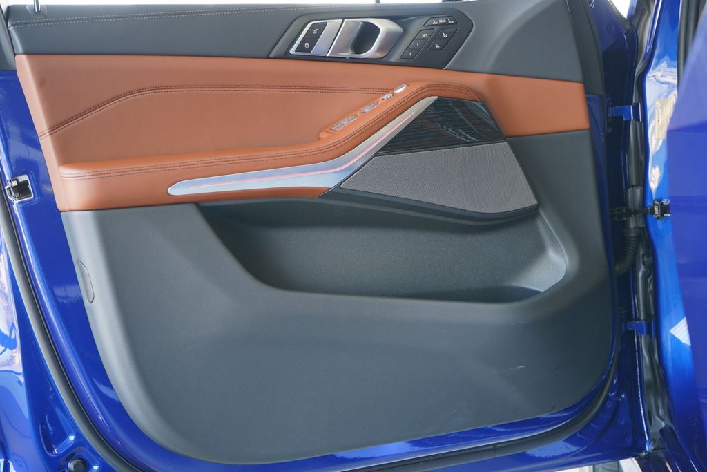 Thumbnail: 2025 BMW X7 - 10