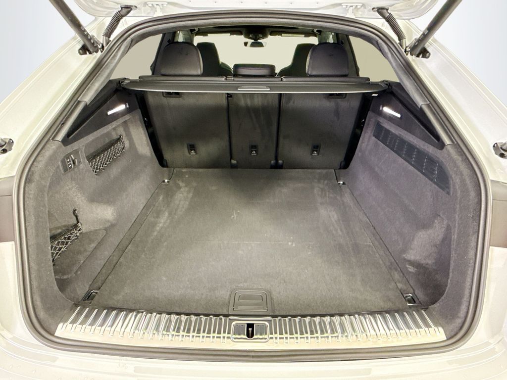 Thumbnail: 2026 Audi RS Q8 - 27