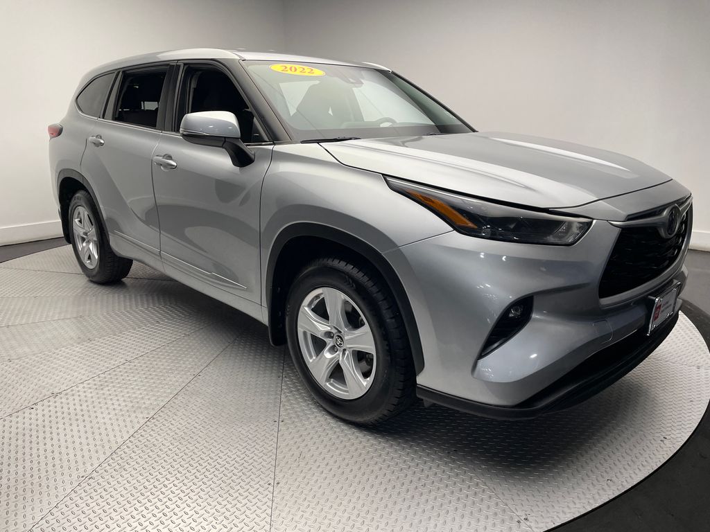 2022 Toyota Highlander LE 3