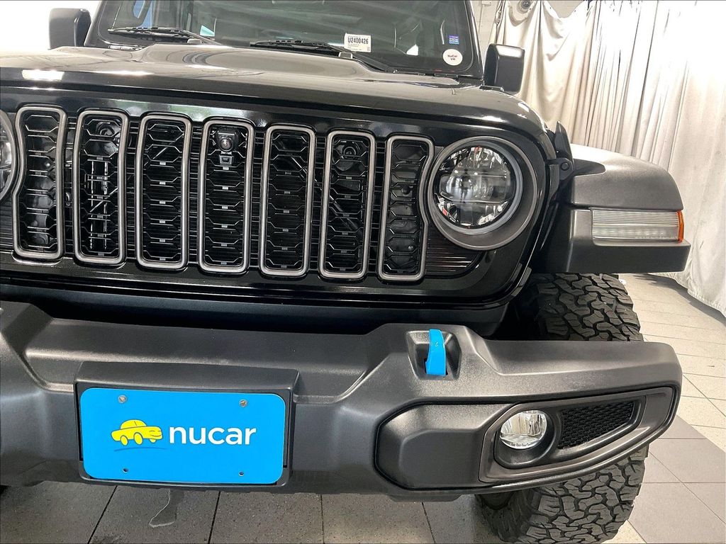 2024 Jeep Wrangler — photo 32