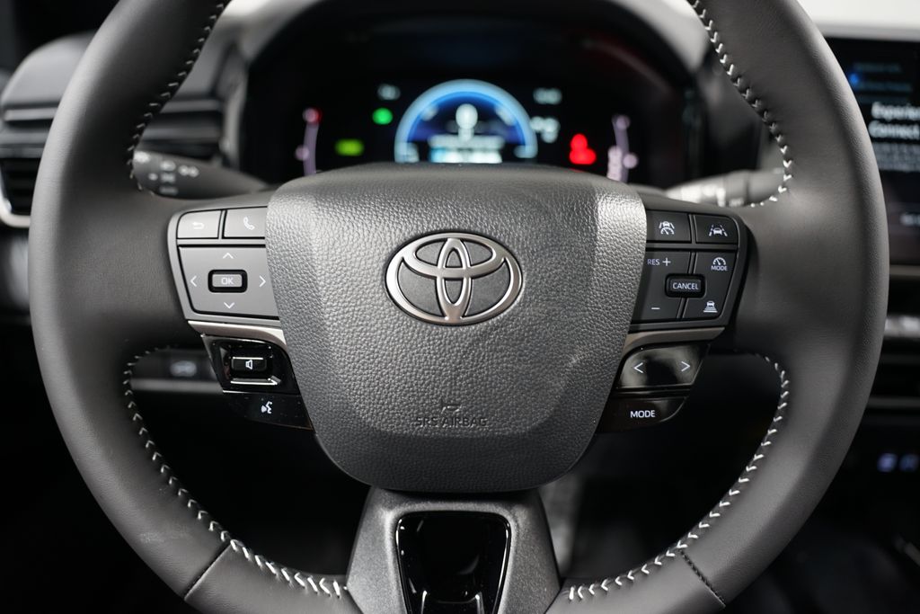 2025 Toyota Camry SE 12