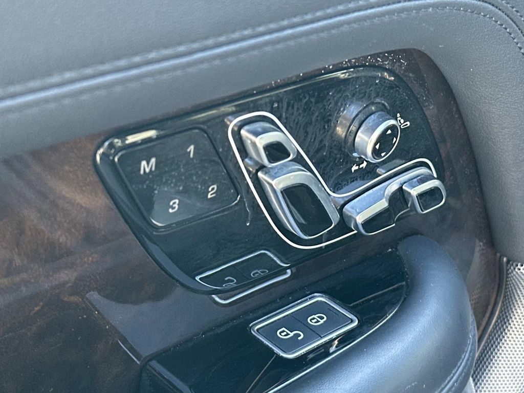 Thumbnail: 2020 Land Rover Range Rover - 28