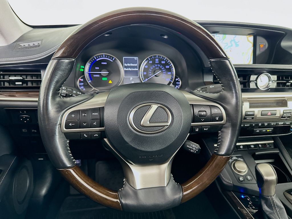 2017 Lexus ES Hybrid 300h 11