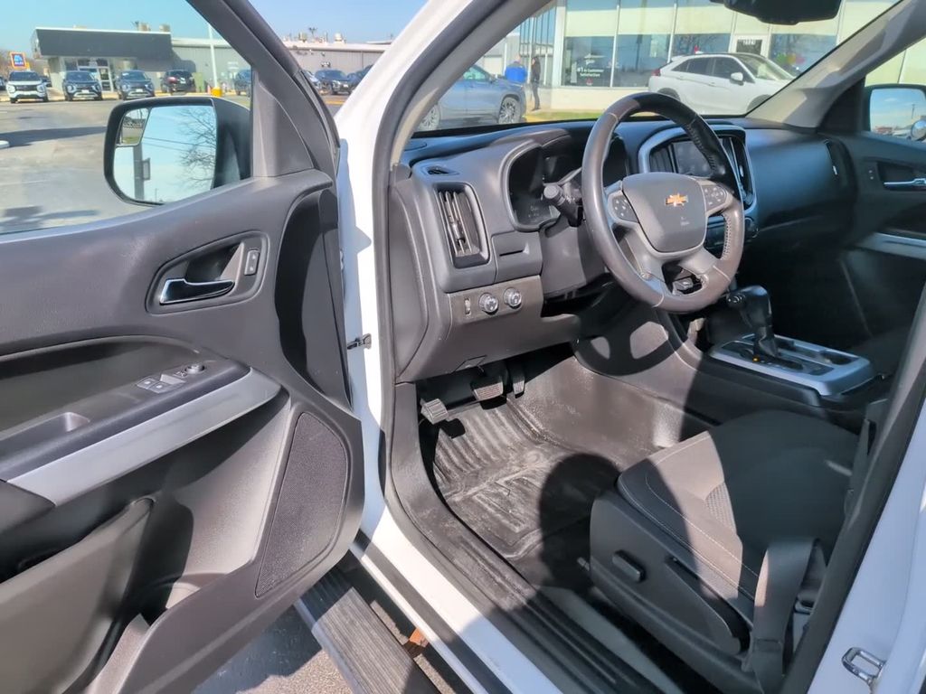 Used 2020 White Chevrolet LT image 17