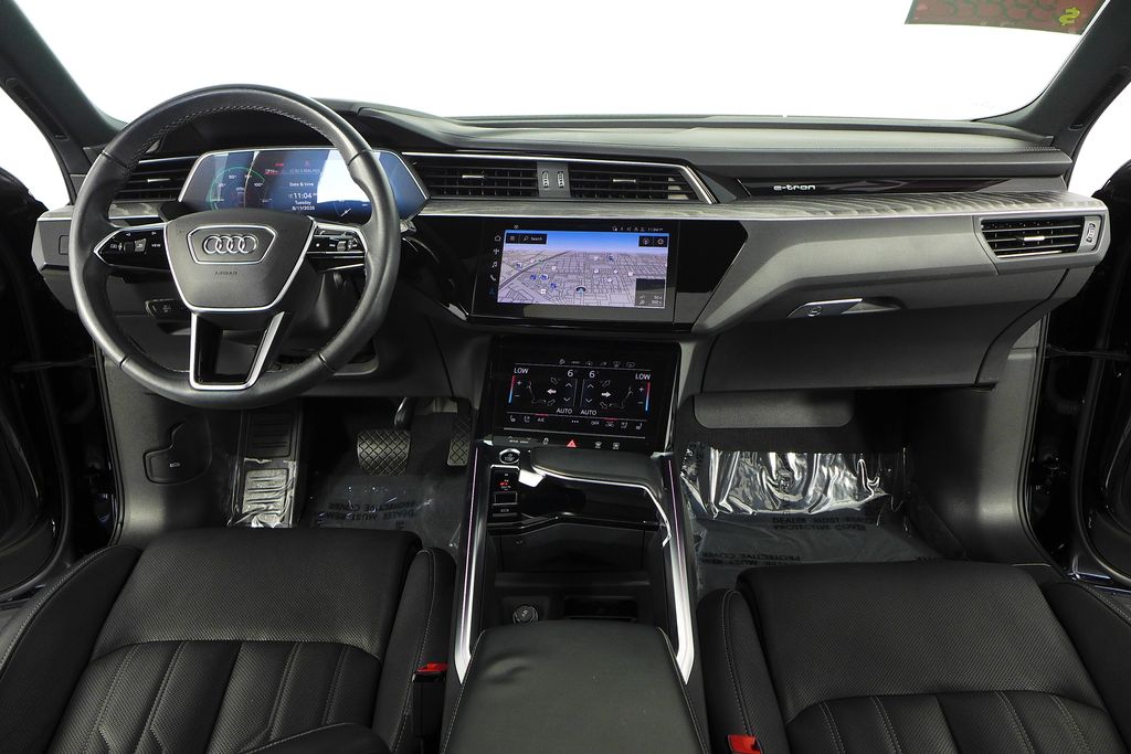 Thumbnail: 2022 Audi e-tron - 25