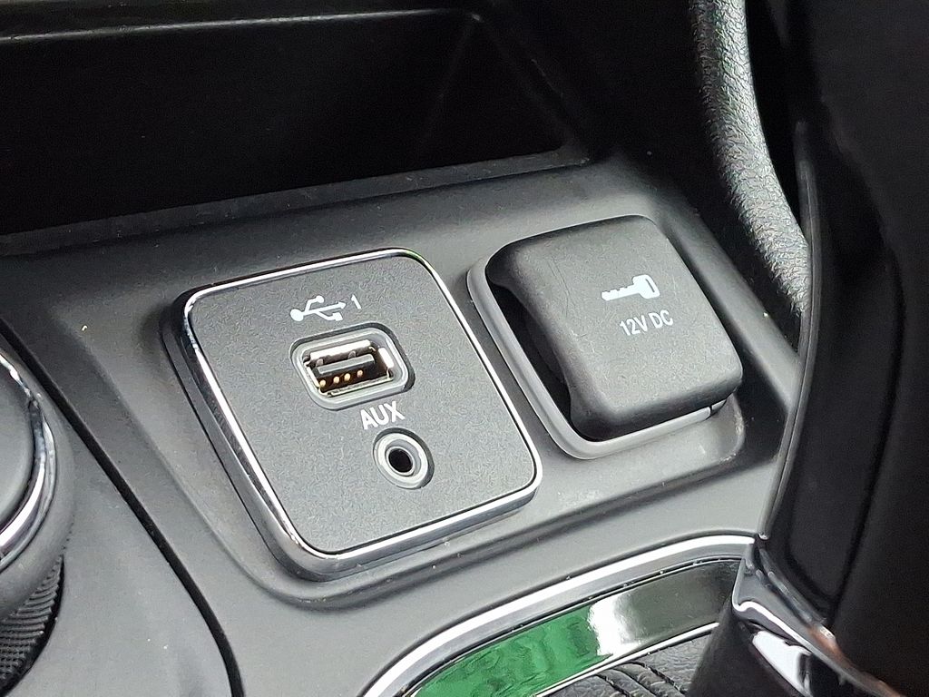 Thumbnail: 2019 Jeep Cherokee - 26