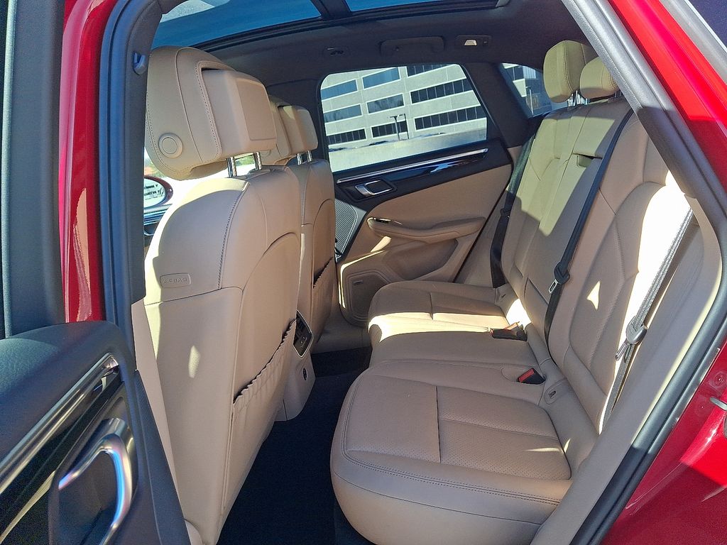 Thumbnail: 2025 Porsche Macan - 14