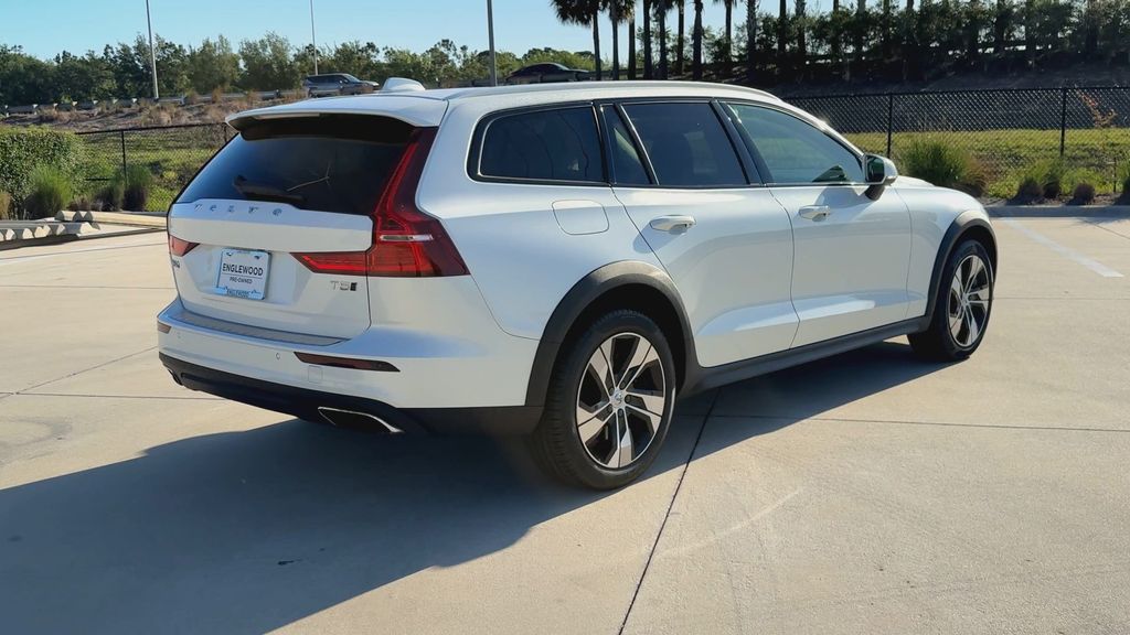 Thumbnail: 2022 Volvo S60 - 8