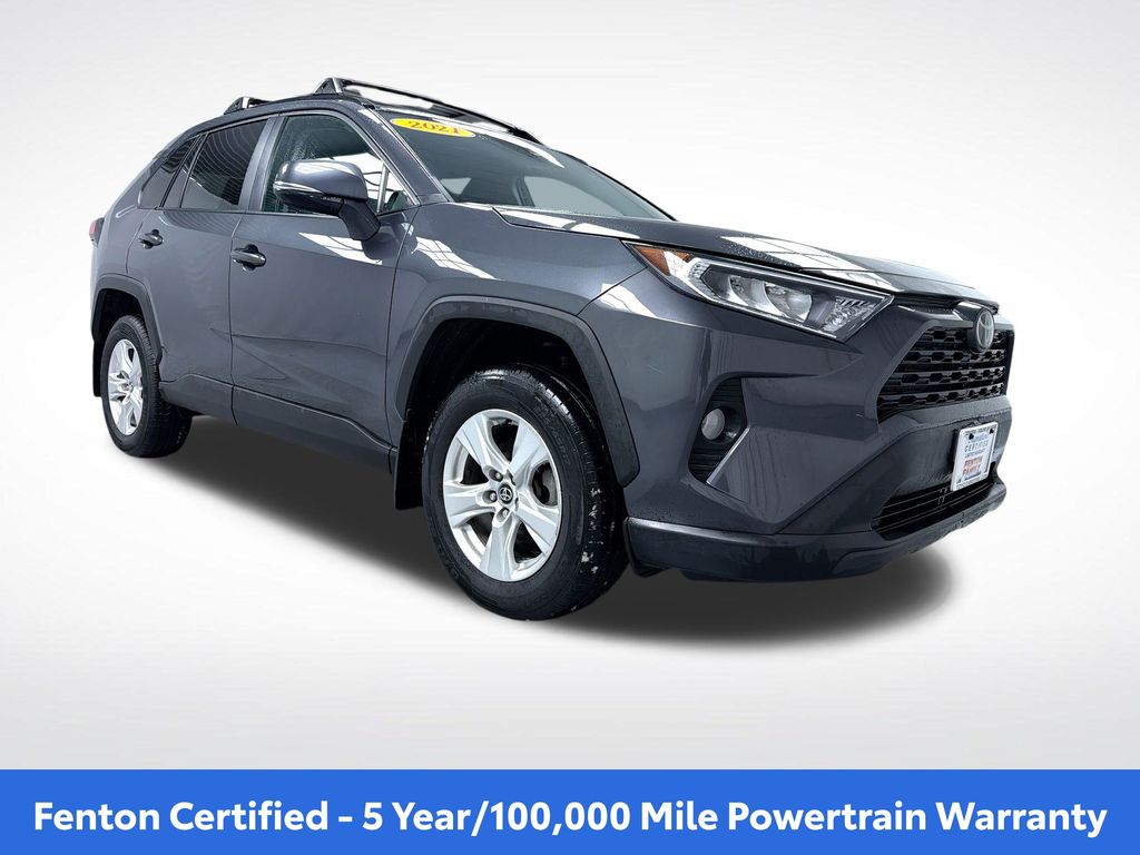 2021 Toyota RAV4 XLE's photo