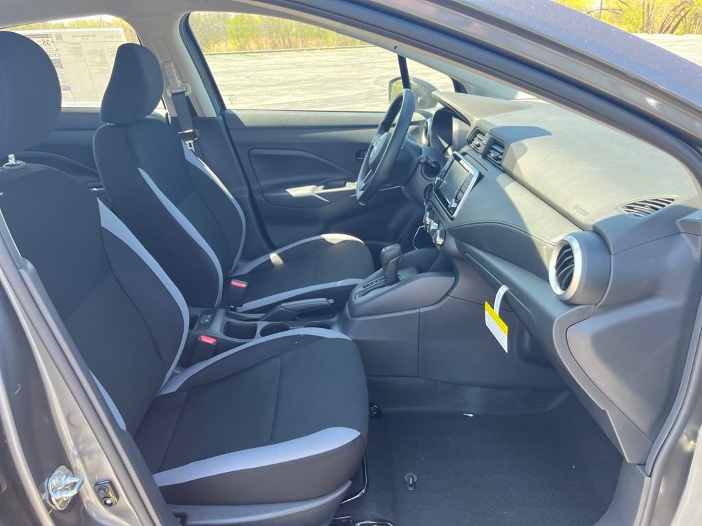2025 Nissan Versa 1.6 S photo