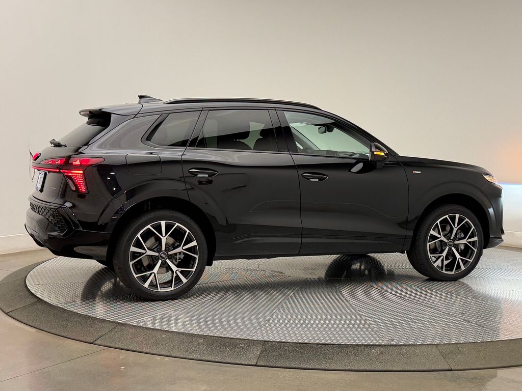 Thumbnail: 2026 Audi Q3 - 10