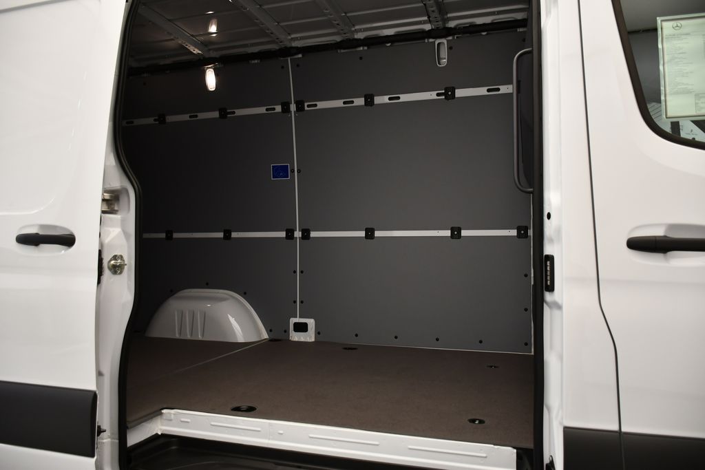 Thumbnail: 2026 Mercedes-Benz Sprinter - 29