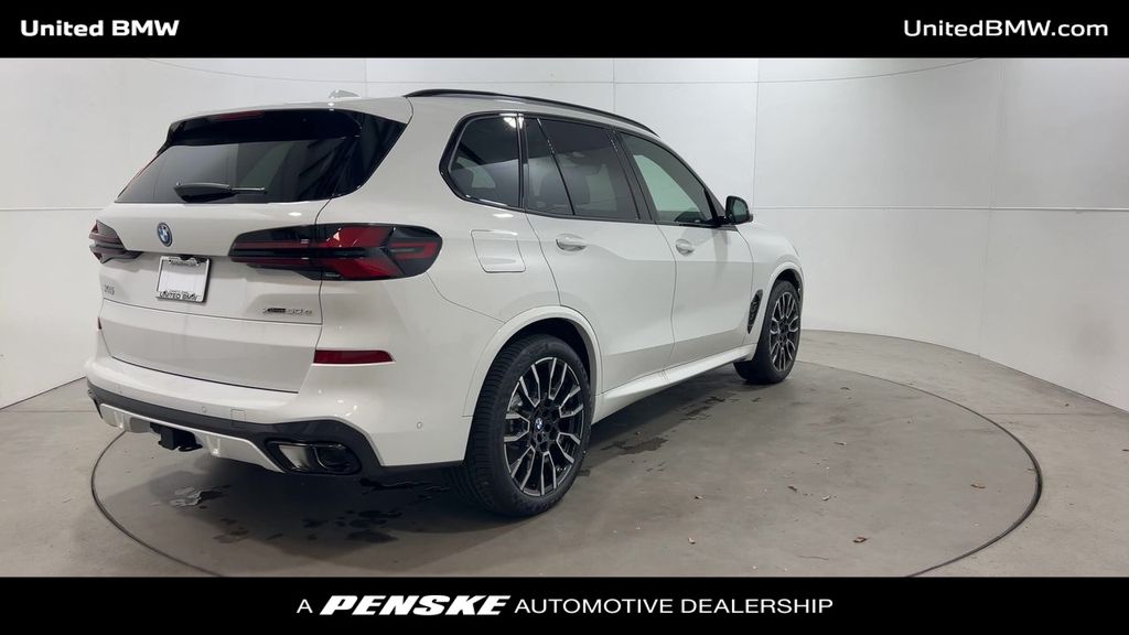 2025 BMW X5 xDrive50e 8