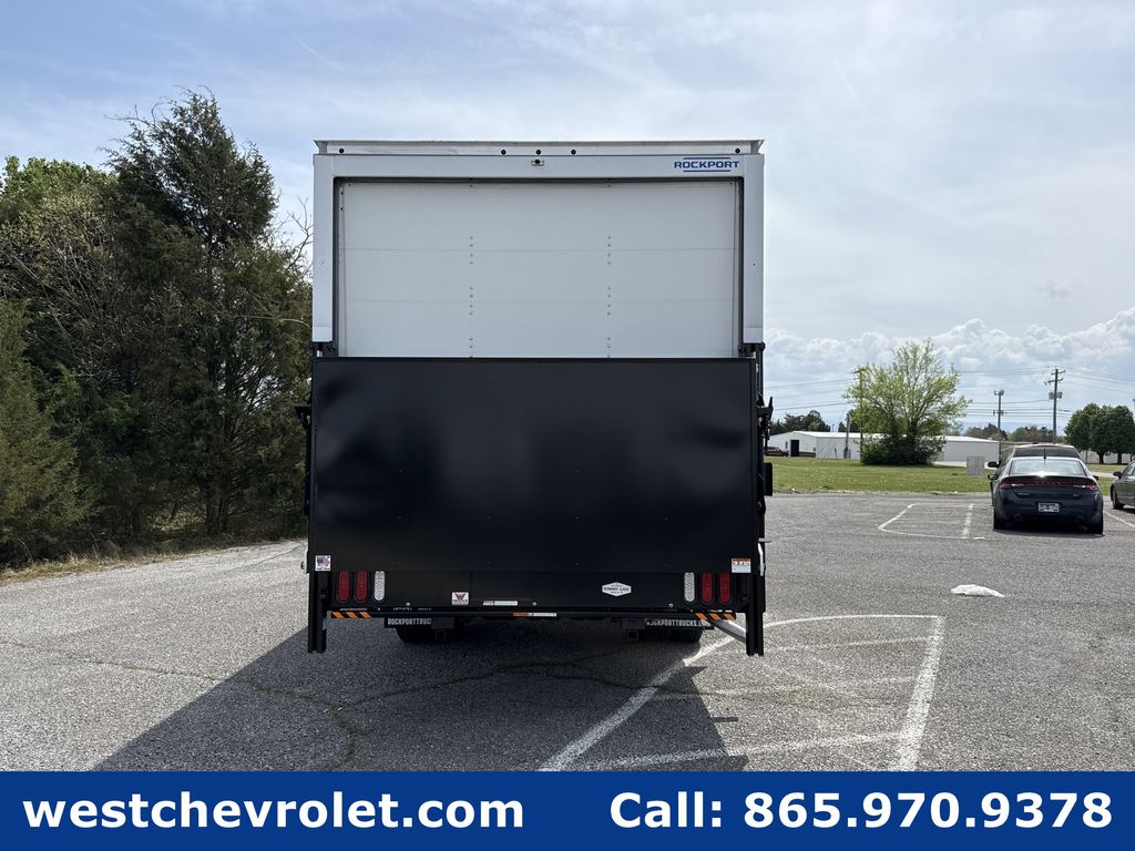 View vehicle photo 4