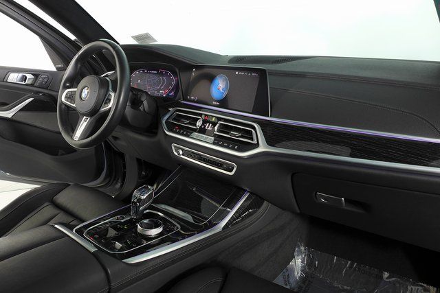 2022 BMW X7 M50i 13