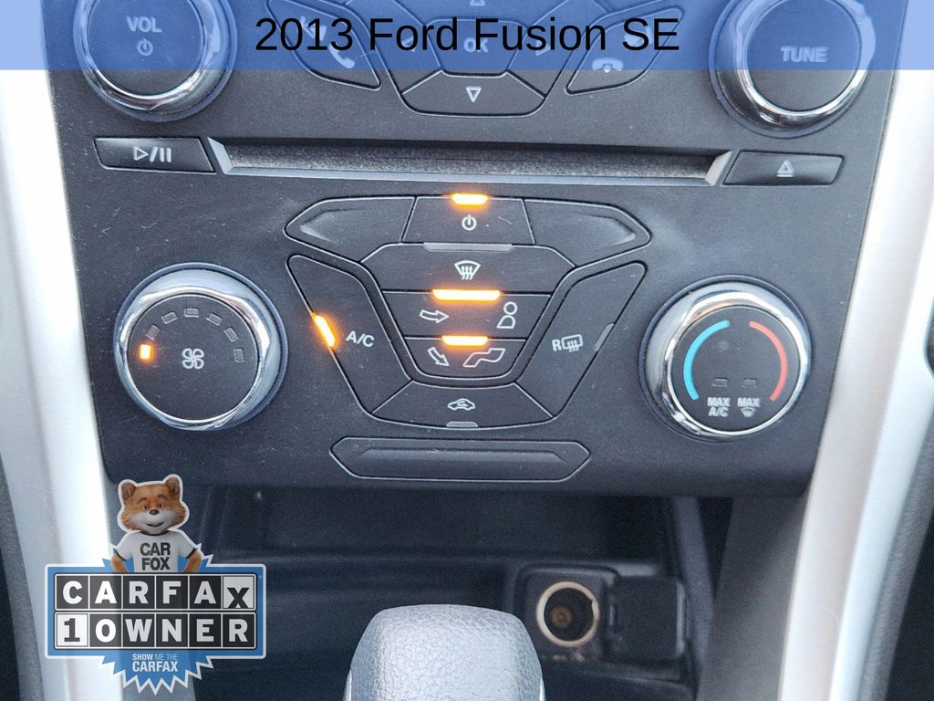 2013 Ford Fusion SE 19