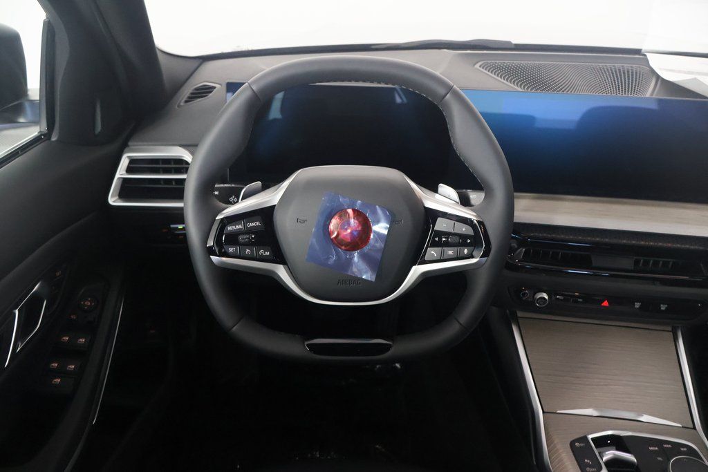 Thumbnail: 2025 BMW 3 Series - 3