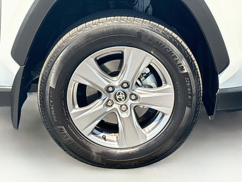 Thumbnail: 2025 Toyota RAV4 - 31