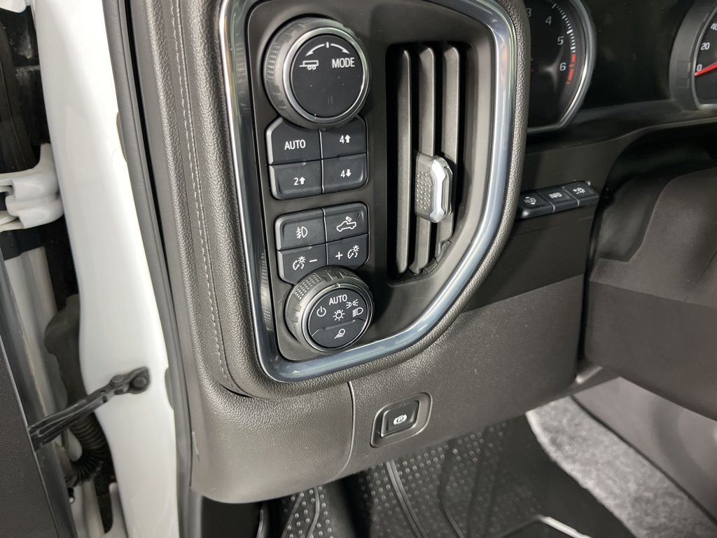 Thumbnail: 2021 Chevrolet Silverado 1500 - 26