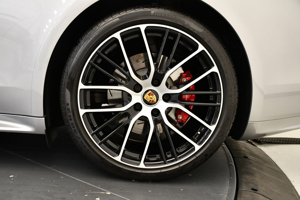 2023 Porsche Panamera GTS 17