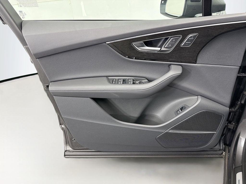 Thumbnail: 2026 Audi Q7 - 23