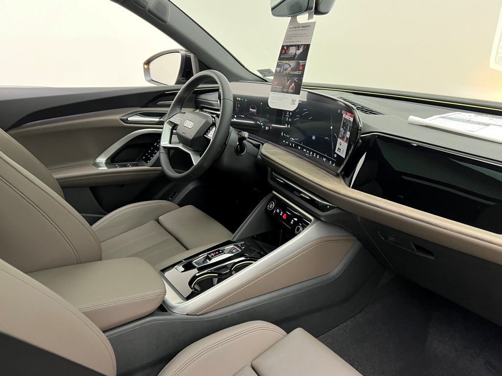 Thumbnail: 2025 Audi Q5 - 13