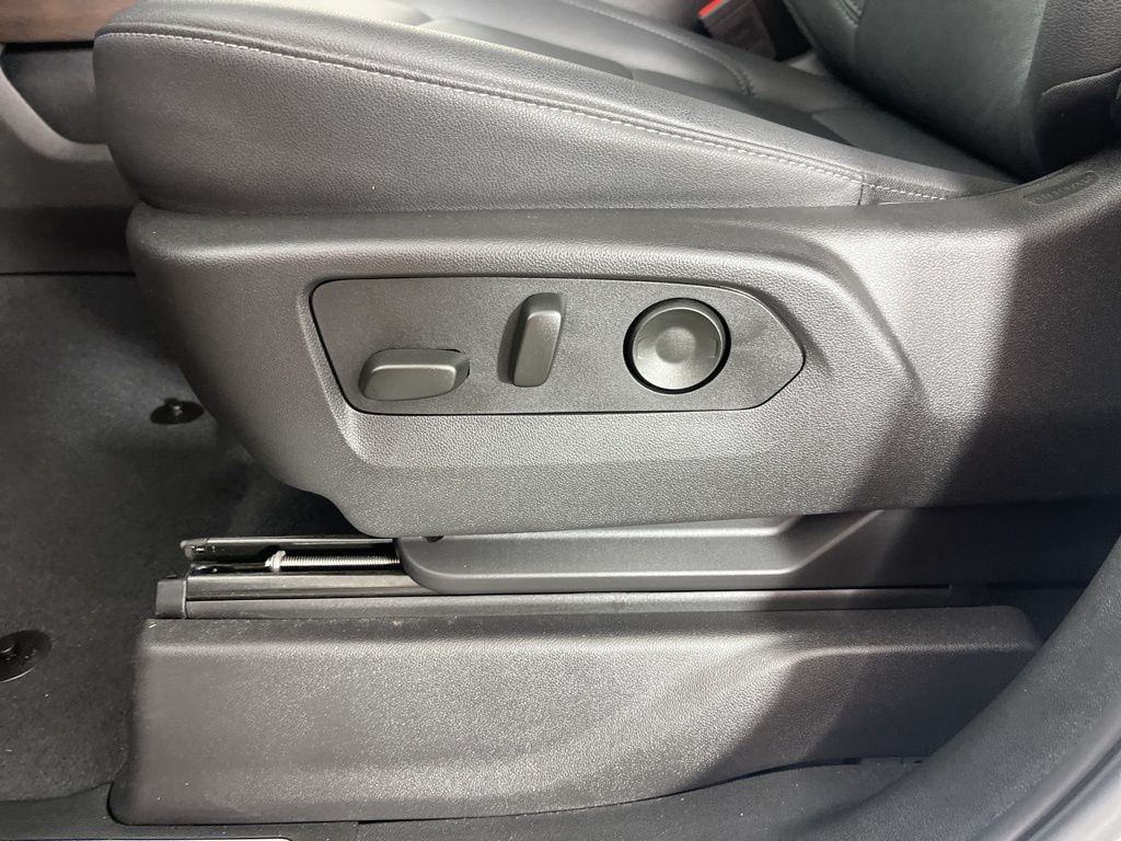 Thumbnail: 2025 GMC Sierra 1500 - 24