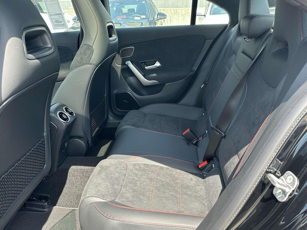 2025 Mercedes-Benz CLA 250 12