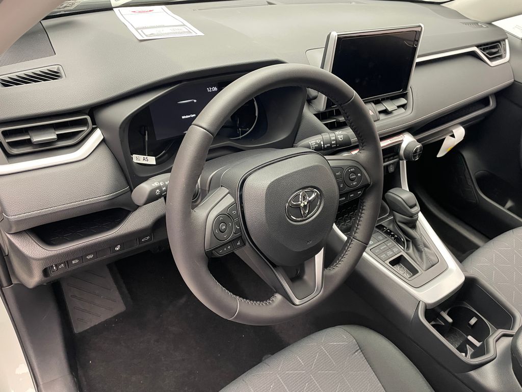 Thumbnail: 2025 Toyota RAV4 - 11