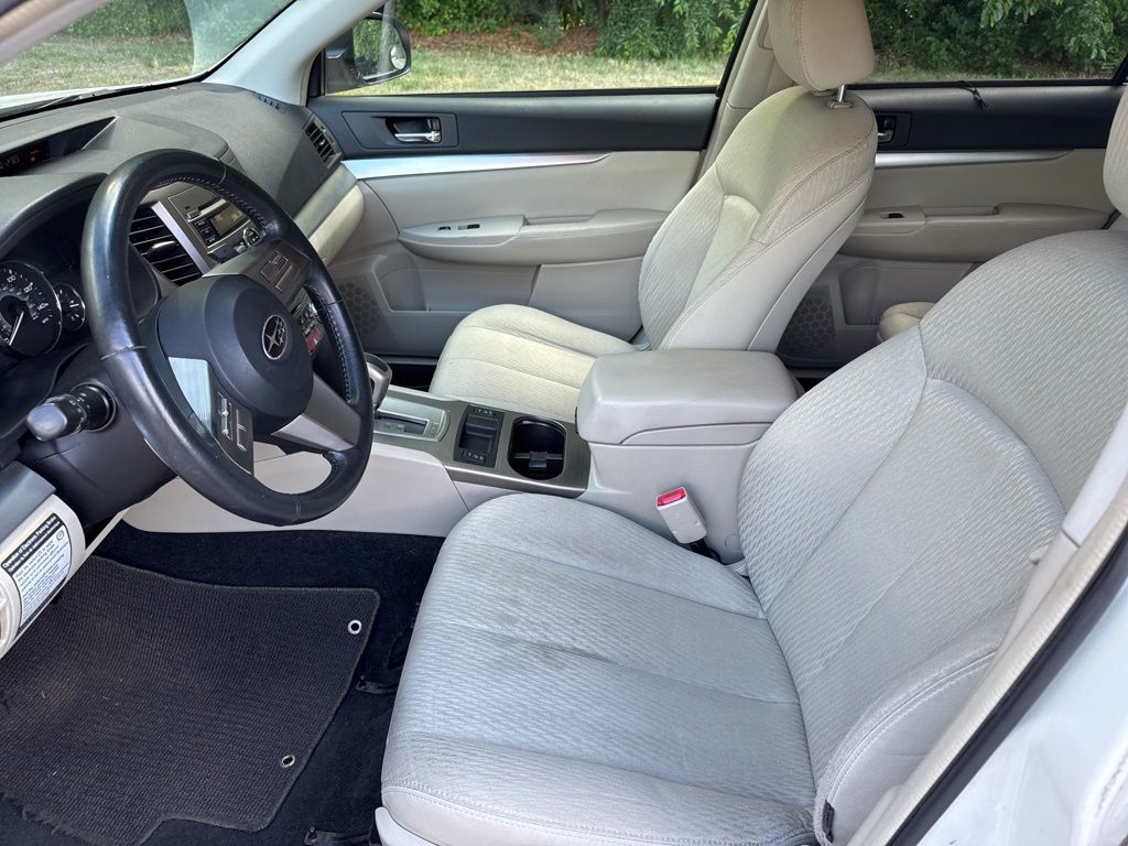 Used 2010 White Subaru 2.5i Premium image 12