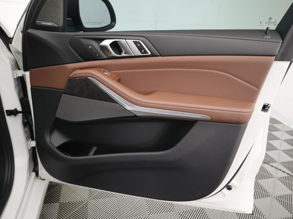 Thumbnail: 2023 BMW X7 - 27