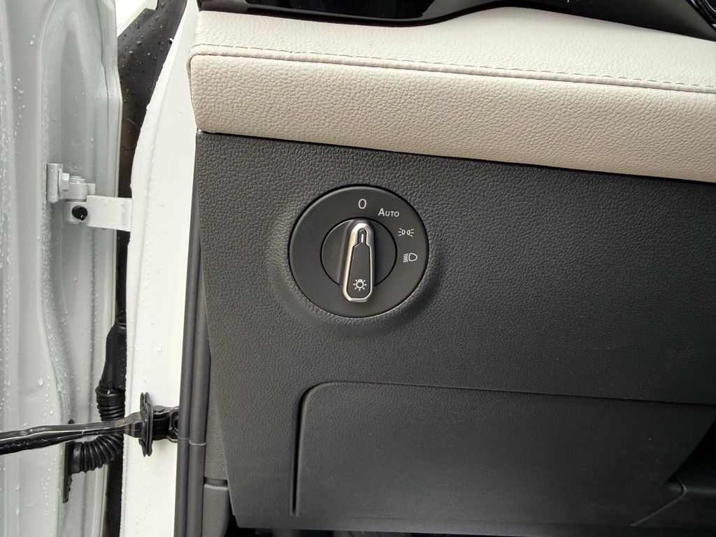 New 2026 White Volkswagen 1.5T S image 36