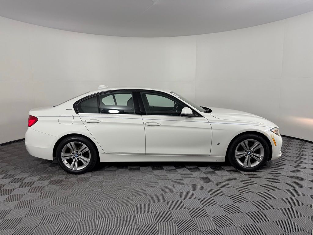 Thumbnail: 2017 BMW 3 Series - 3
