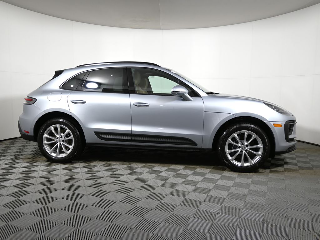 Thumbnail: 2026 Porsche Macan - 8