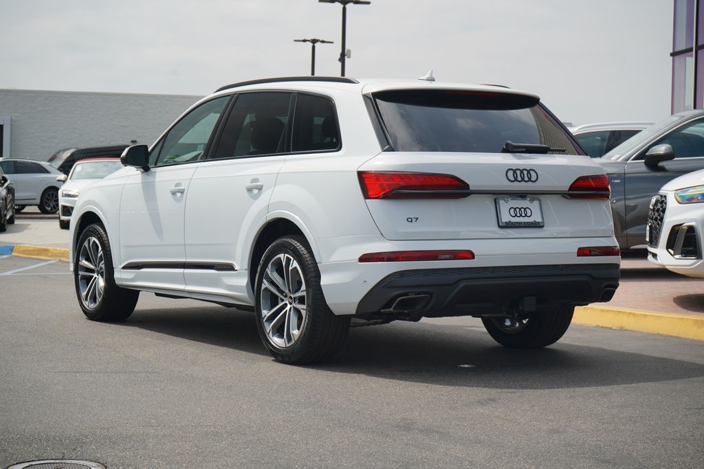 2025 Audi Q7  3