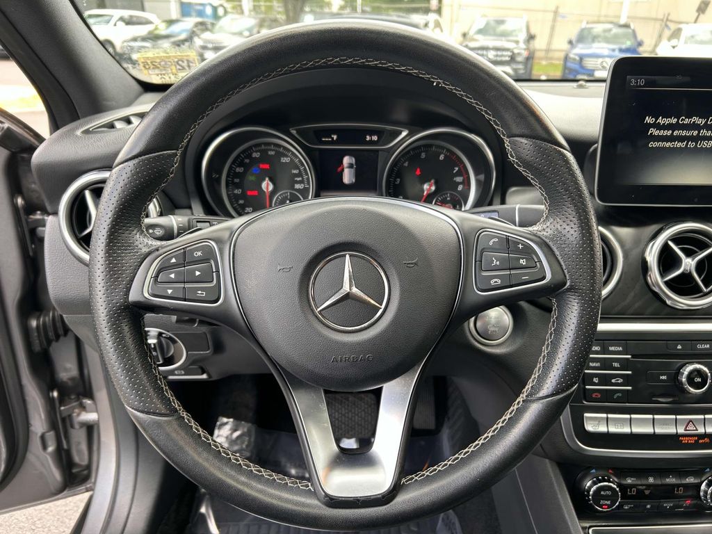 Thumbnail: 2018 Mercedes-Benz GLA - 16