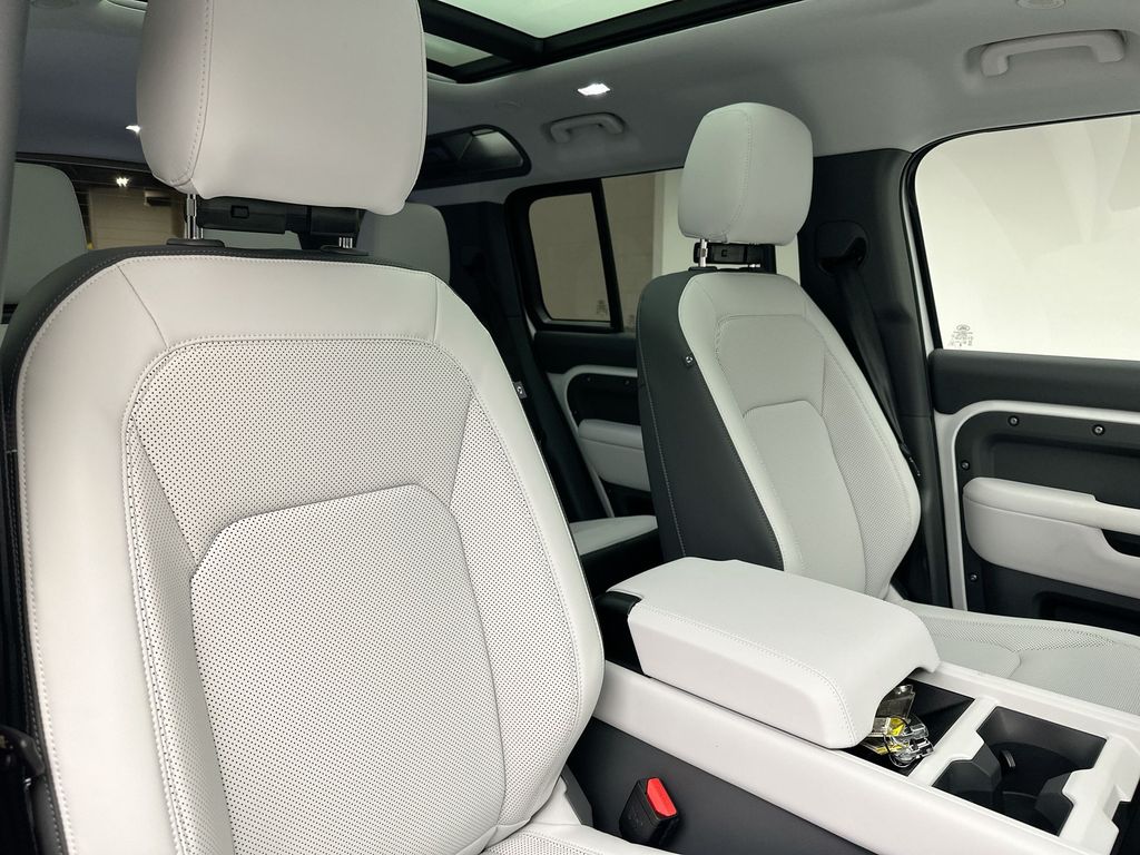 Thumbnail: 2025 Land Rover Defender - 4