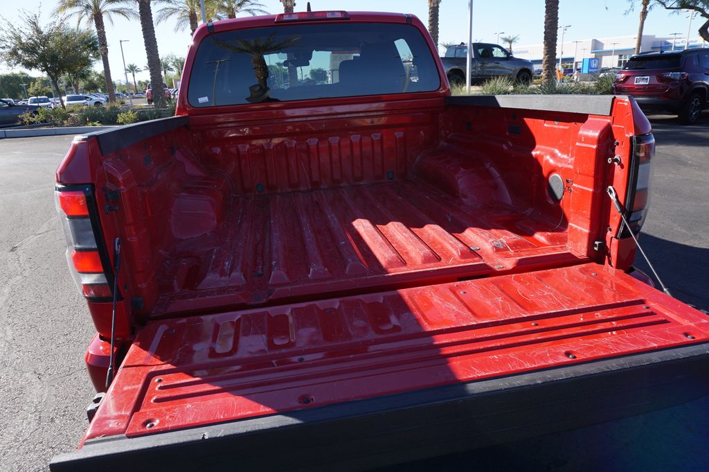 2022 Nissan Frontier SV 8