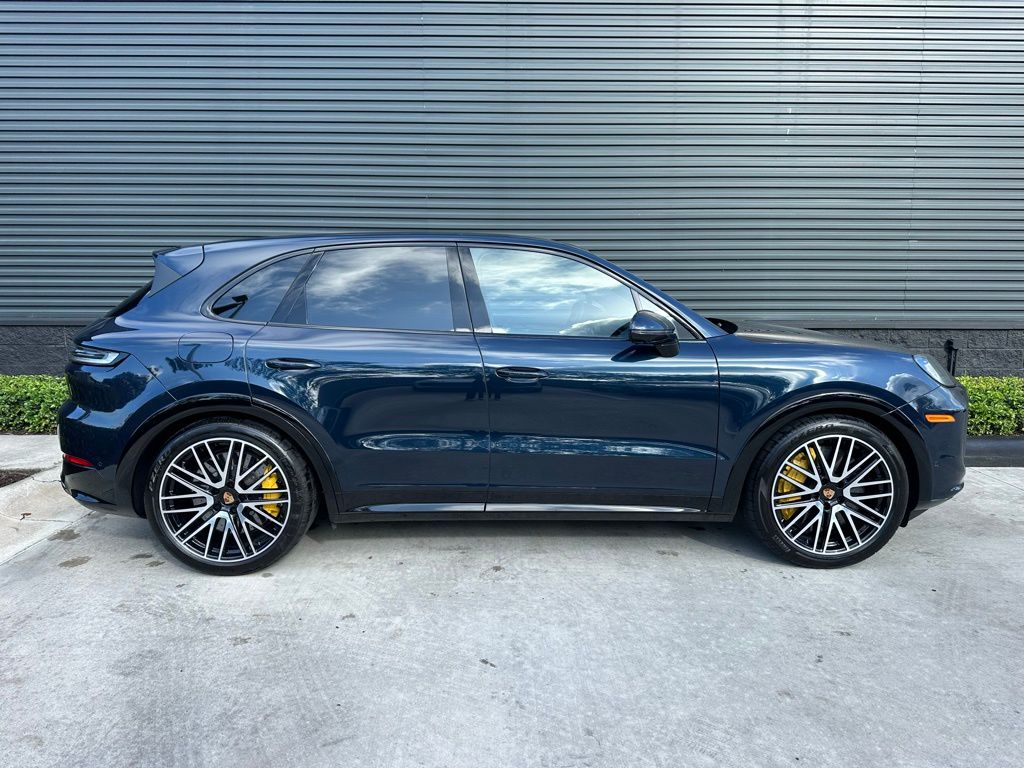 Thumbnail: 2025 Porsche Cayenne - 10