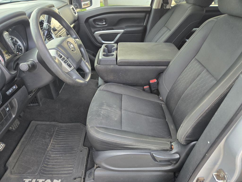 2018 Nissan Titan SV - 11