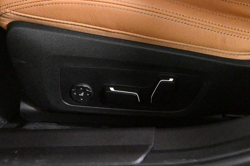 Thumbnail: 2025 BMW 3 Series - 28