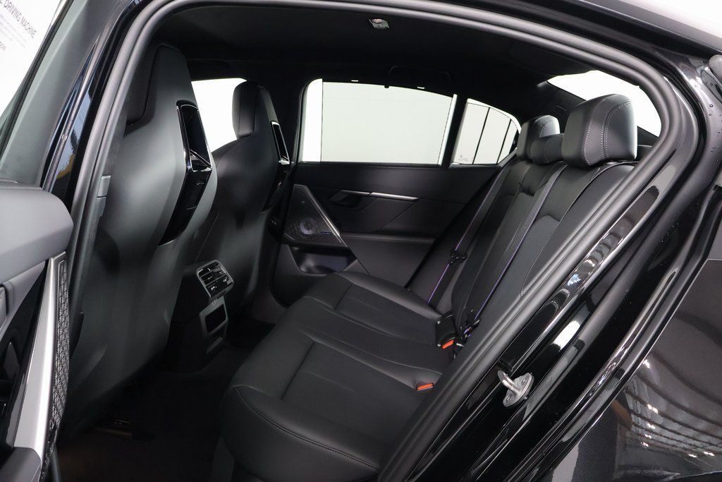 Thumbnail: 2026 BMW M5 - 6